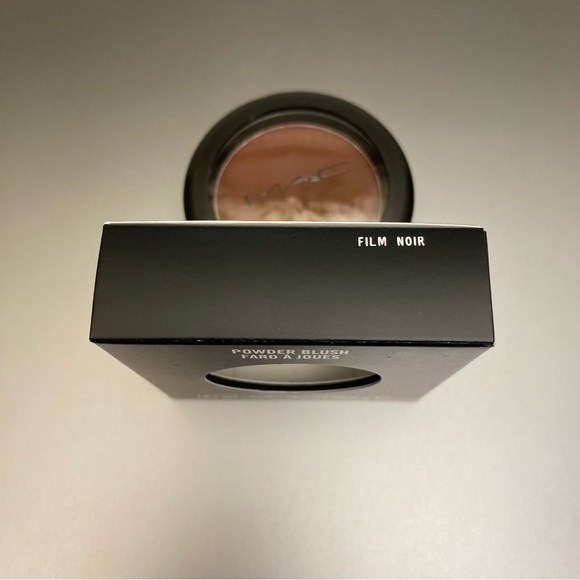 MAC “Film Noir” Matte Powder Blush - Picture 2 of 5